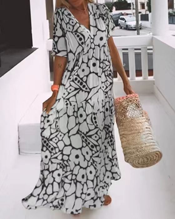 Juni | Ibiza-style Dress with Bohemian Floral Print